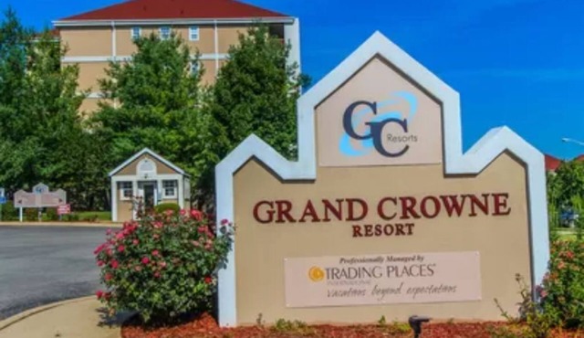Spacious 3 BR Suite adjacent Thousand Hills Golf near center of Theater Strip