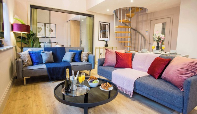 Spacious 3-Bed Retreat | Modern & Central | AC Inc