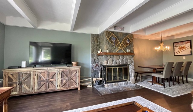 Spacious 3 level townhouse just minutes from the base of Stratton Mountain!