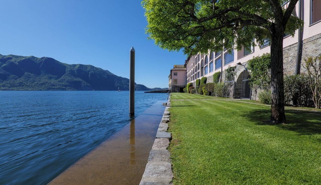 Spacious 3-room apartment with dream lake view & private beach right on the lake