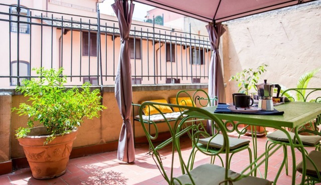 Spacious 3-rooms flat with sunny Terrace at the Vatican!