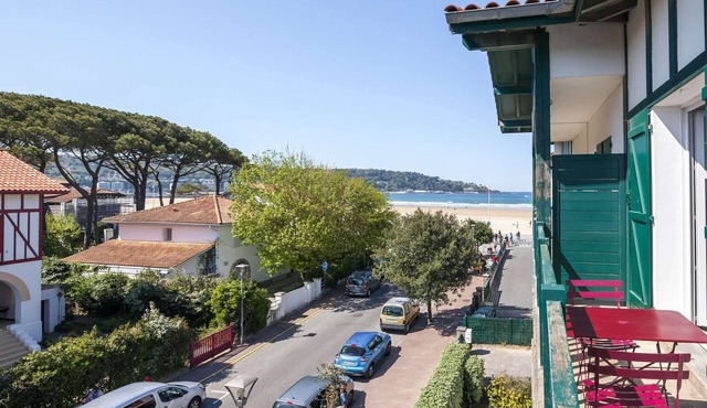 Spacious 3-star duplex with parking in Hendaye beach