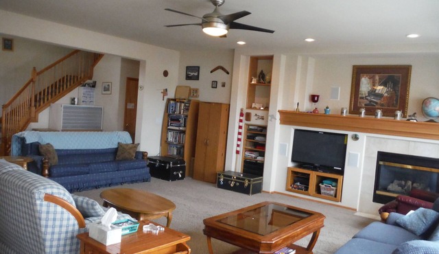 Spacious 3500 Sq Ft Happy Home for your Cadet and Family 1 mile from USAFA!