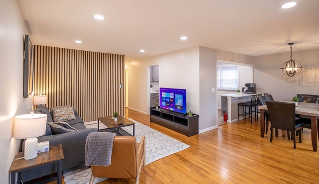 Spacious 3b/2ba Near Train, Pets, Laundry, Parking