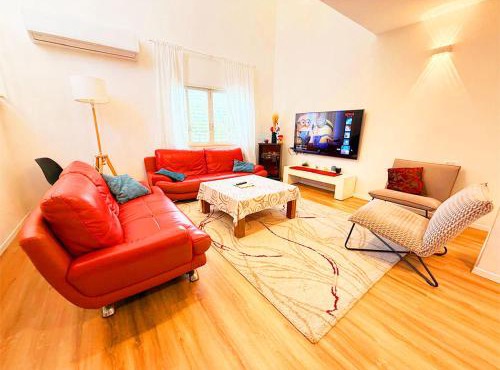 Spacious 3BD Penthouse with Rooftop & Parking