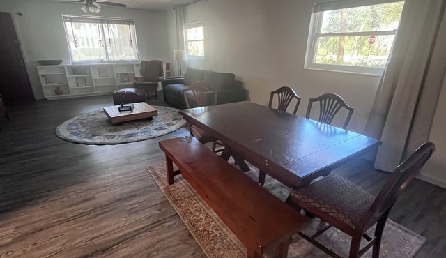 Spacious 3bdrm Avondale home; big private yard & walk to 3 shopping/eating areas