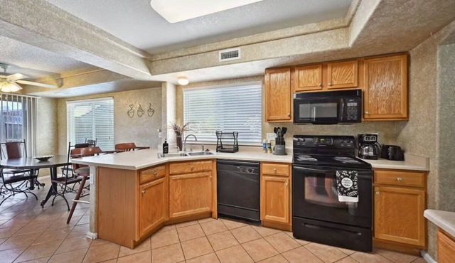 Spacious 3BR/2.5BA Home - Close to Denver Airport!
