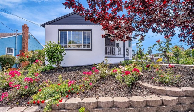 Spacious 3BR 2BA house with WiFi in Oakland
