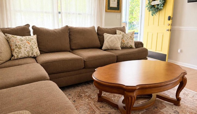 Spacious 3BR 3 Bath King Suite Pet Friendly
