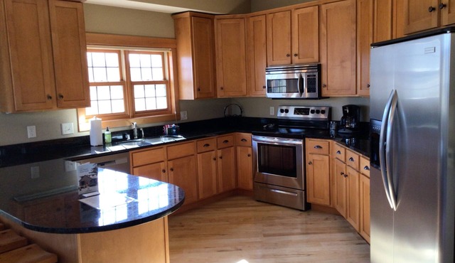 Spacious 3BR/3BA Lakeview Getaway Sleeps 8 Northernaire Resort – Three Lakes, WI