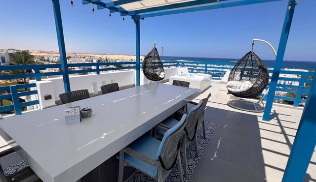 Spacious 3BR Apartment w Rooftop Terrace&Jacuzzi