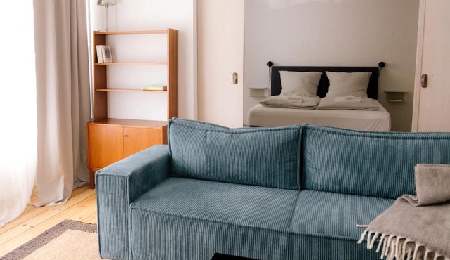Spacious 3BR Apartment at Schillerkiez - Groups & Families