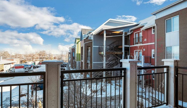 Spacious 3BR Apartment Central to All