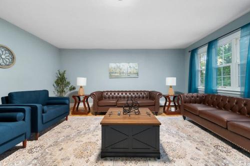Spacious 3BR Apt Near MetroNorth