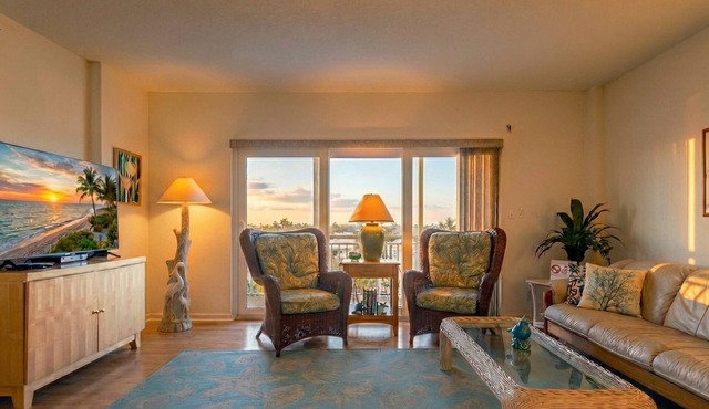 Spacious 3BR Beachfront Condo w/Balcony & Parking