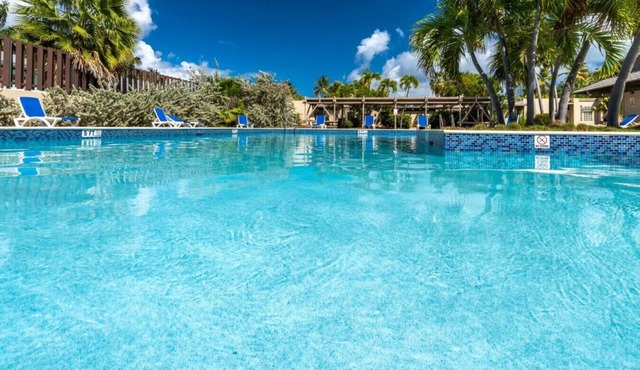Spacious 3BR Condo - walk to Coki Beach! Restaurant on-site!