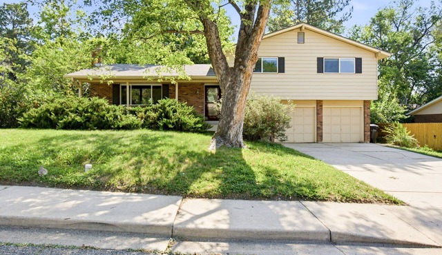 Spacious 3BR | Deck | Mountain Views + Trails