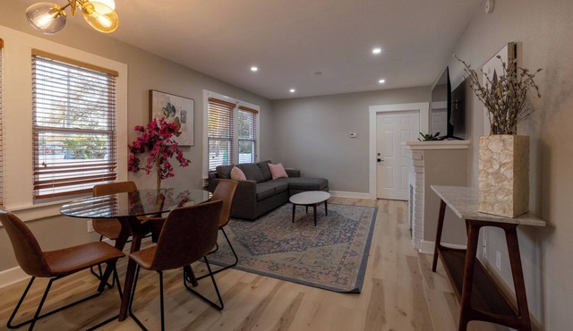 Spacious 3BR Duplex - Walk to Armature + Riverwalk