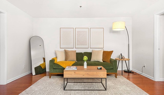 Spacious 3BR FREE Parking Min to NYC Sleeps up to 10 W/D
