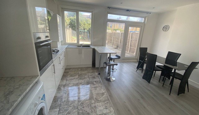 Spacious 3BR Home – Family & Contractor Friendly