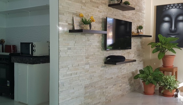 Spacious 3BR House w/FIBR WiFi & NetFlix sleeps up to 12pax