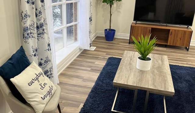 Spacious 3BR Home|University of Waterloo& Laurier|Parking,Fast WiFi,Private Yard