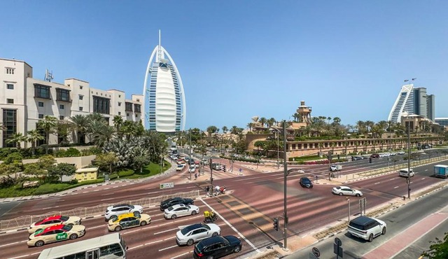 Spacious 3BR in Lamtara, Burj View