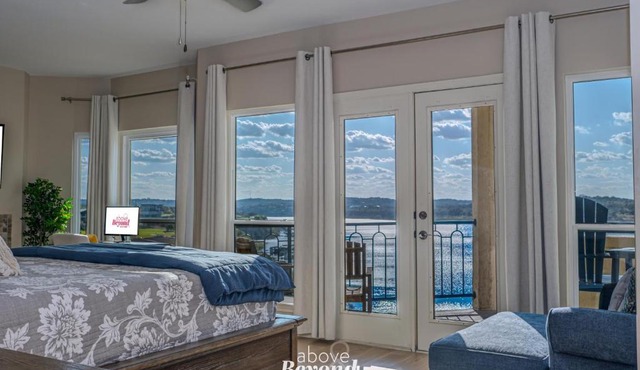 Spacious 3BR Lakefront Sunset Condo w Restaurant