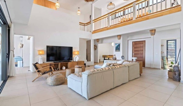 Spacious 3BR Oceanfront Retreat Paea, Tahiti