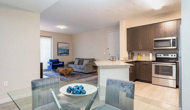 Spacious 3BR | Pool, Gym, Near Beach and Speedway