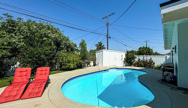 Spacious 3BR Retreat with Private Pool - FRHH