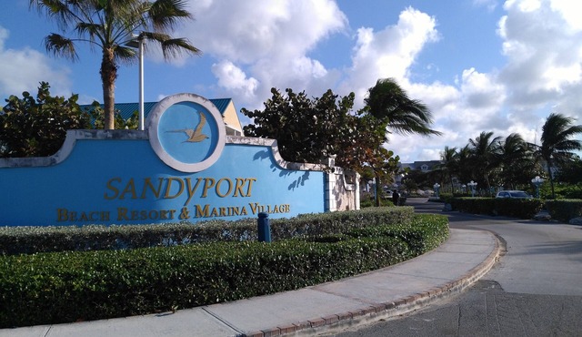 Spacious 3BR Sandyport Condo w/Pool, Beach Access, Tennis, Marina & Balconies