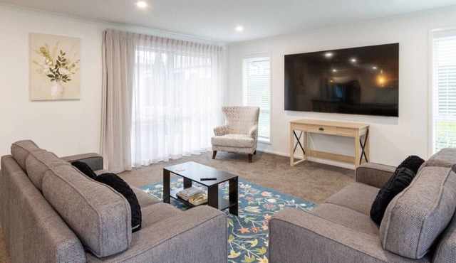 Spacious 3BR with 2 carpark