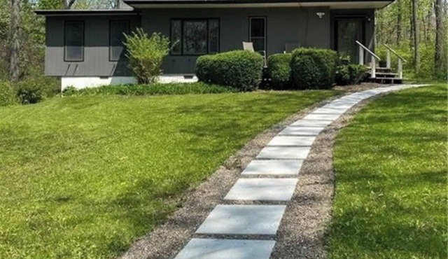 Spacious 4 bdrm home, Close to Lake, Wine, Downtown, Kid Friendly, Self Checkin