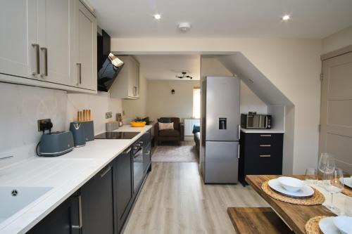 Spacious 4 Bed House Sleeps 6 Parking Garden in Loughborough