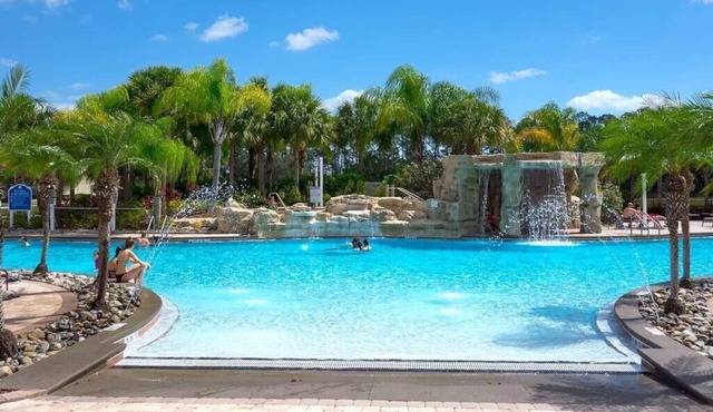 Spacious 4 bed 3 bath Townhome with pool 5 STARS! Paradise Palms Gated Resort