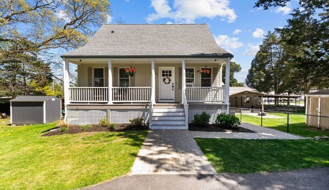 Spacious 4 Bed & 3 Full Bath Home in Bristol, RI - 300ft from the water