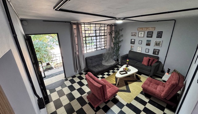 Spacious 4-bed, 4-bath, industrial apartment with WiFi in Laureles