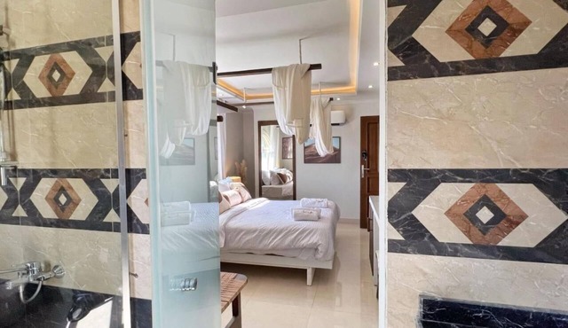 Spacious 4-bedroom private bathroom, AC, kitchenet, mini bar,clean and quite