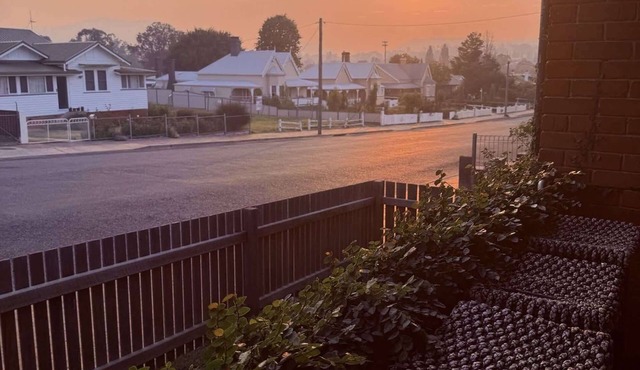 Spacious 4-Bed Home in Central Tenterfield