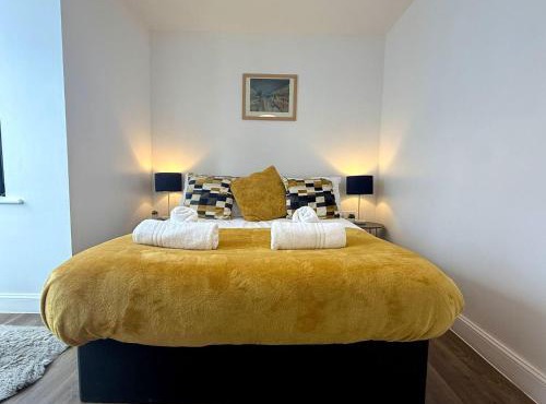 Spacious 4-Bed Home in Marylebone, Wi-Fi, Parking & Extended Stays