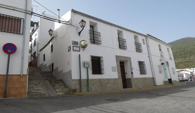 Spacious 4-Bed House