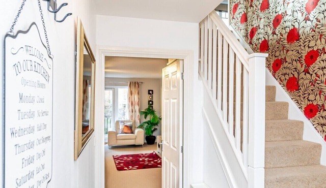 Spacious 4 Bed house with parking and garden