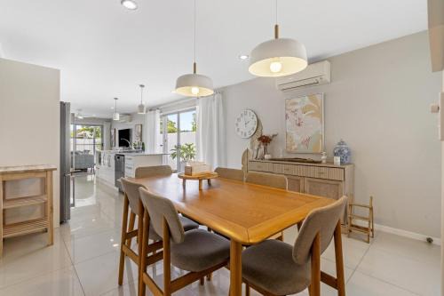 Spacious 4-Bed House with Secure Parking