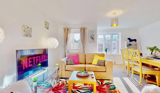 Spacious 4 Bed Semi-Detached Family Home with Parking