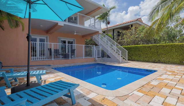 Spacious 4‑Bedroom Waterfront Retreat with Private Pool & 37.5' of Dockage.