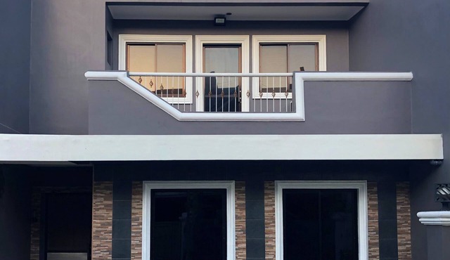 Spacious 4-bedroom City townhouse in Prime location, opposite Polymedic