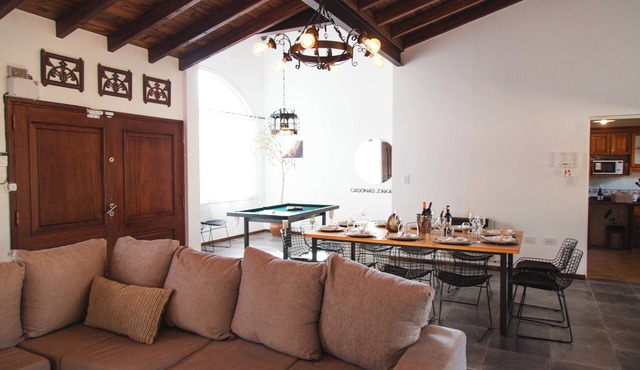 Spacious 4-bedroom villa with WiFi and AC in charming Luján de Cuyo
