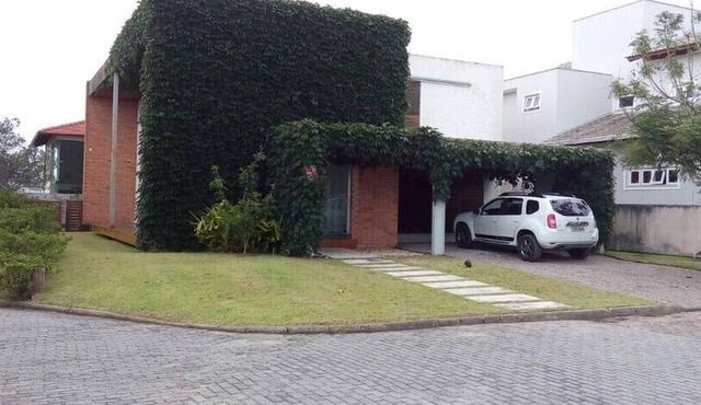 Spacious 4-bedroom house inside a gated community on Campeche beach.
