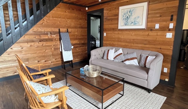 Spacious 4-Bedroom Cottage for Year-Round Family Getaways. Rent 2days get 2 Free